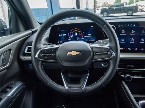 Used 2025 Chevrolet Traverse LT FWD image 20