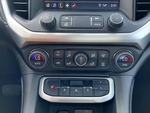 Used 2023 GMC Acadia SLE image 29