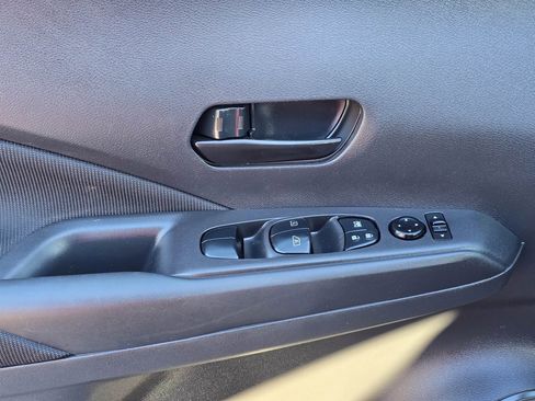 Used 2021 Nissan Kicks S image 10