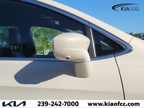 Used 2020 Chrysler Pacifica Touring-L image 7