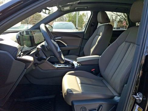 Used 2025 Audi Q5 Premium w/ Convenience Package image 13