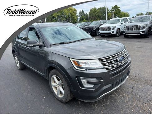 Used 2017 Ford Explorer XLT w/ Equipment Group 202A AWD/4WD image 1