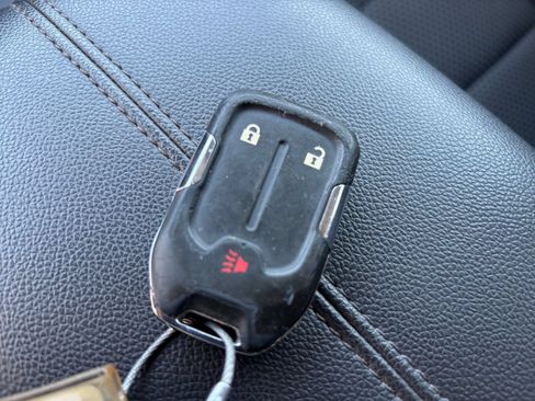 Used 2024 GMC Terrain SLE FWD image 17