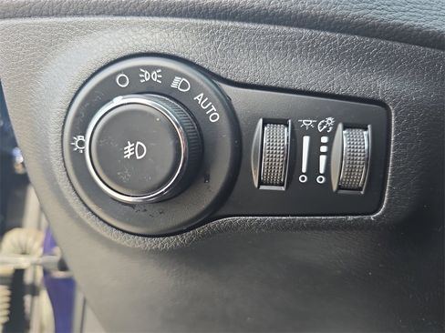 Used 2018 Jeep Compass Latitude w/ Safe & Security Group image 22