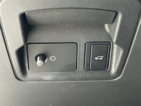 Used 2025 Land Rover Range Rover Velar S image 28