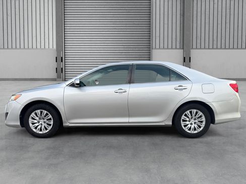 Used 2014 Toyota Camry LE image 27