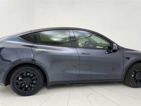 Used 2024 Tesla Model Y 2WD image 6