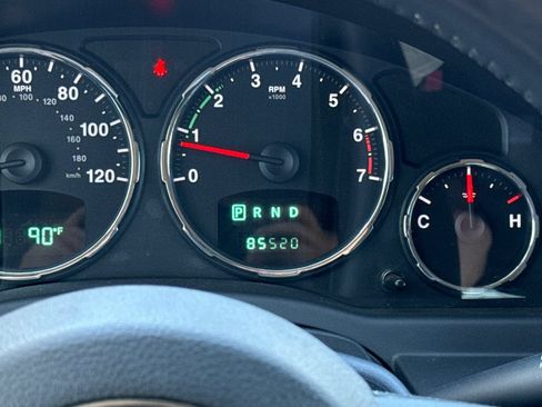 Used 2012 Jeep Liberty Sport AWD/4WD image 23