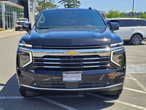 New 2026 Chevrolet Suburban LT w/ Comfort Package AWD/4WD image 8
