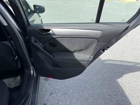 Used 2010 Volkswagen Golf 4-Door image 15