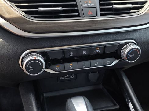 Used 2024 Nissan Altima 2.5 SV FWD image 19