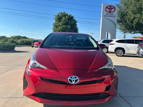 Used 2016 Toyota Prius Two FWD image 2