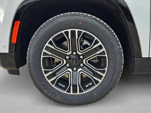 New 2026 Jeep Grand Wagoneer L 2WD image 10