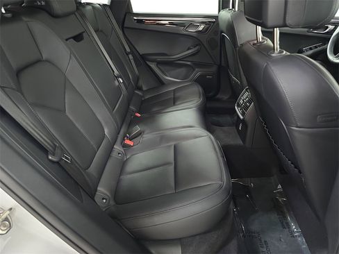 Certified 2025 Porsche Macan image 26