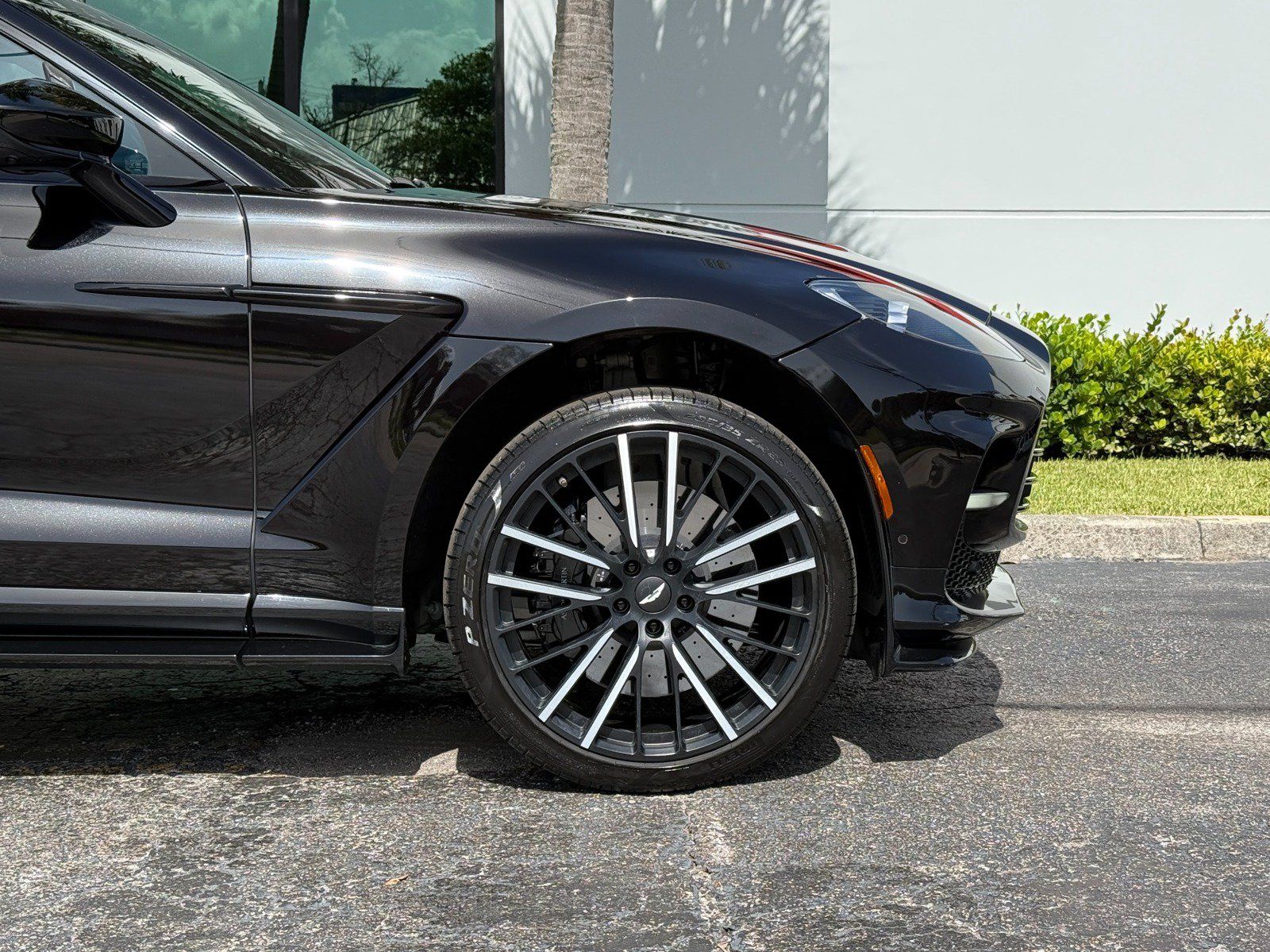 Used 2023 Aston Martin DBX 707 AWD/4WD image 3