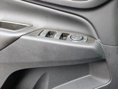 Used 2023 Chevrolet Equinox LT image 6