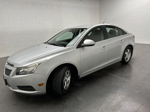Used 2013 Chevrolet Cruze LT image 4