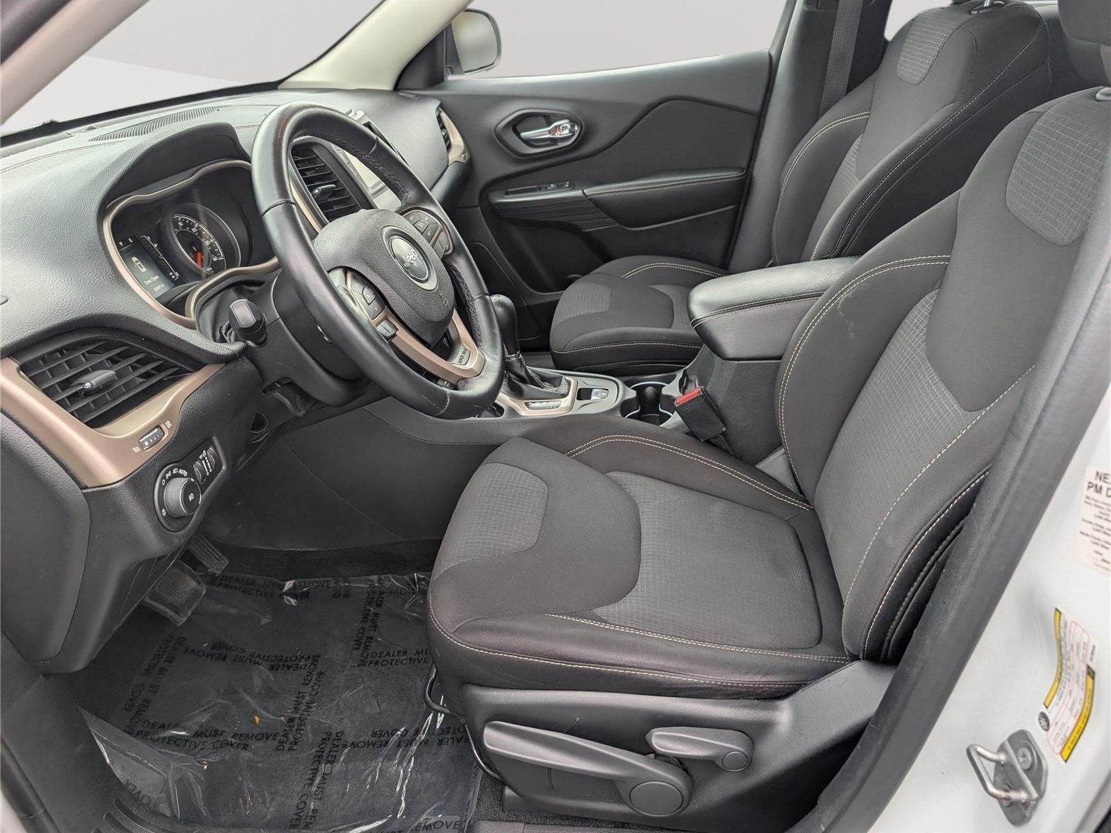 Used 2015 Jeep Cherokee Latitude FWD image 15