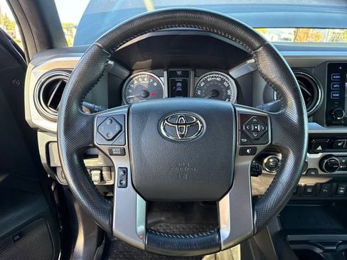 Used 2017 Toyota Tacoma Limited w/ Tow Package AWD/4WD image 12