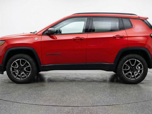 Used 2025 Jeep Compass Trailhawk image 5