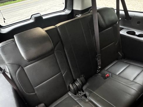 Used 2017 GMC Yukon XL SLT AWD/4WD image 16