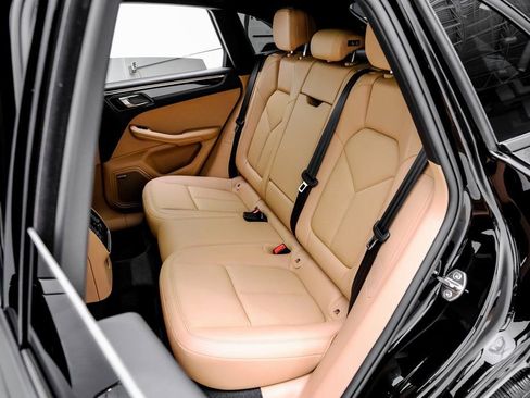 Used 2025 Porsche Macan image 42