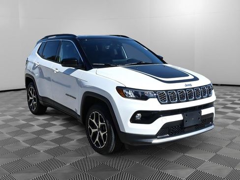 Used 2025 Jeep Compass Limited w/ Sun & Sound Group AWD/4WD image 9