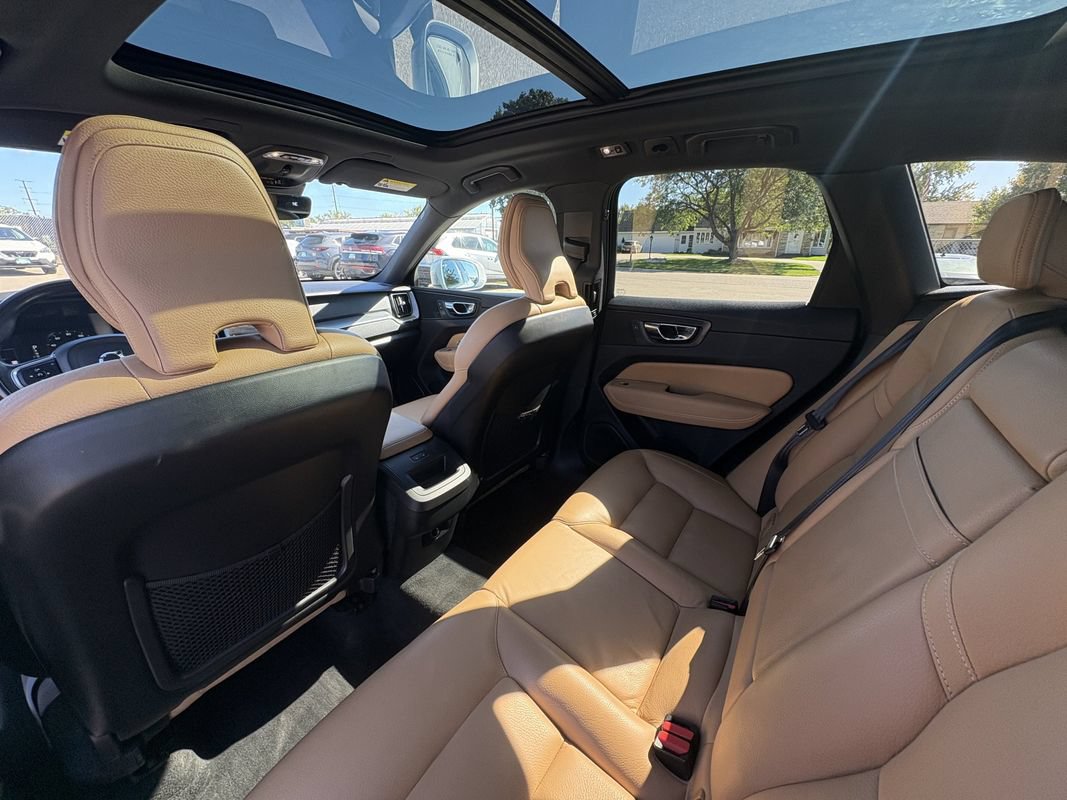 Used 2019 Volvo XC60 T6 Momentum w/ Premium Package AWD/4WD image 24