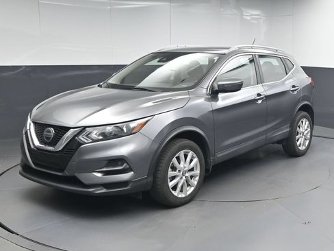 Used 2020 Nissan Rogue Sport SV FWD image 3