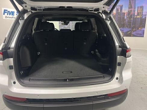 New 2025 Jeep Grand Cherokee Laredo image 23