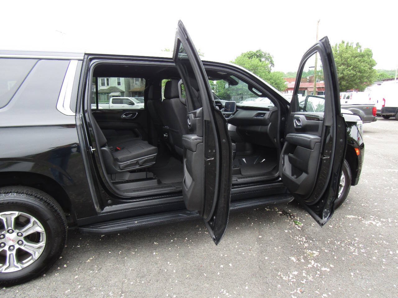 Used 2022 GMC Yukon XL SLE AWD/4WD image 29
