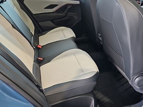 New 2025 Volkswagen Tiguan SE image 17