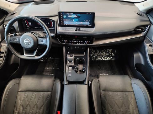 Certified 2024 Nissan Rogue Platinum w/ Platinum Premium Package FWD image 3