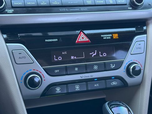 Used 2017 Hyundai Elantra Limited w/ Limited Tech Package 04 image 38