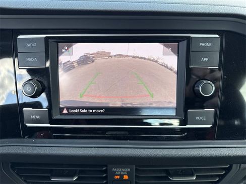 Used 2024 Volkswagen Jetta SE image 18