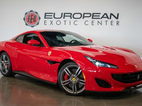 Used 2020 Ferrari Portofino RWD image 2
