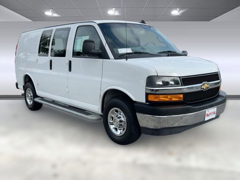 Used 2024 Chevrolet Express 2500 w/ Driver Convenience Package image 7