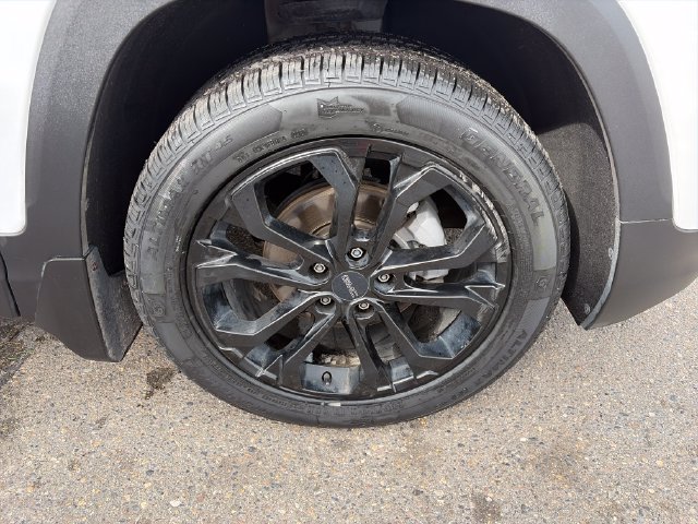 Used 2021 GMC Terrain SLT w/ Infotainment Package II AWD/4WD image 15