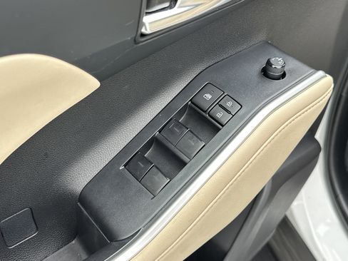 Certified 2024 Toyota Highlander XLE FWD image 15