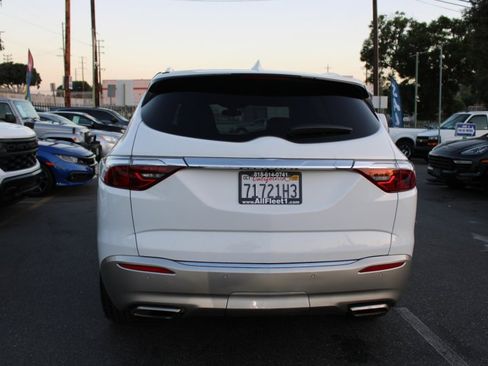Used 2022 Buick Enclave Essence image 5