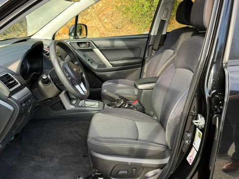 Used 2017 Subaru Forester 2.5i Premium w/ All-Weather Package AWD/4WD image 17
