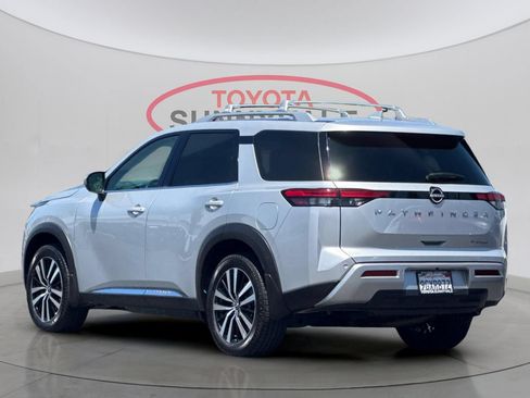 Used 2023 Nissan Pathfinder Platinum FWD image 7