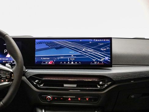 Used 2025 BMW 330i Sedan w/ Premium Package image 15