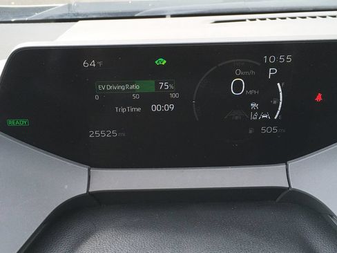 Used 2025 Toyota Prius LE FWD image 2