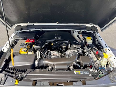 Used 2019 Jeep Wrangler Unlimited Sport S AWD/4WD image 12