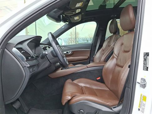Used 2021 Volvo XC90 T6 Inscription w/ Lounge Package image 13
