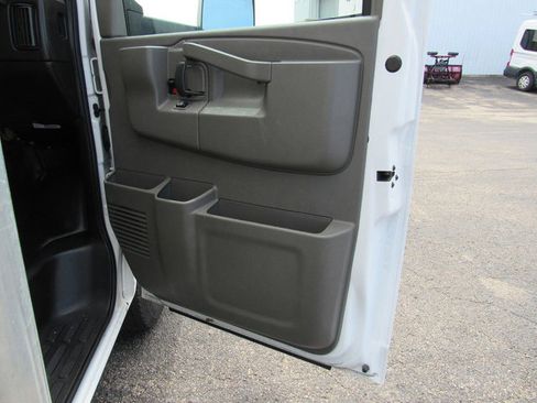 Used 2024 Chevrolet Express 3500 w/ Power Convenience Package RWD image 12