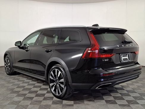 Used 2022 Volvo V60 T5 Cross Country w/ Advanced Package image 8