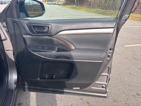 Used 2019 Toyota Highlander LE image 9