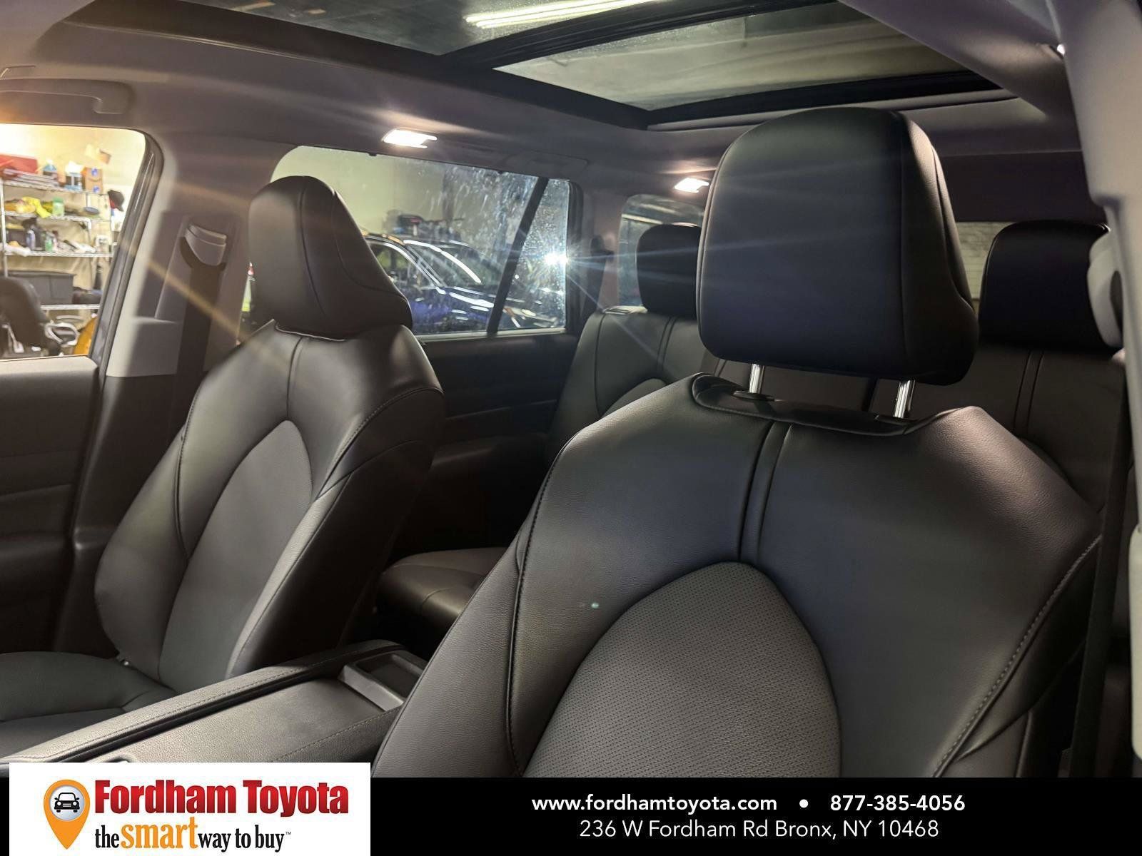 Used 2024 Toyota Grand Highlander AWD image 20